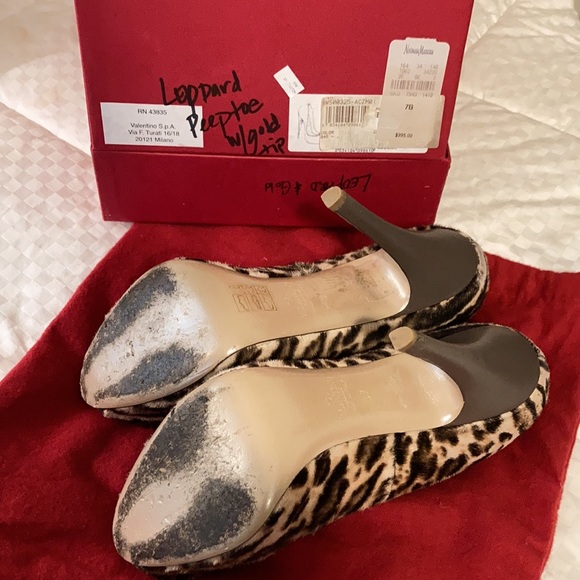Valentino Leopard Peep Toe pumps heels Sz 7B